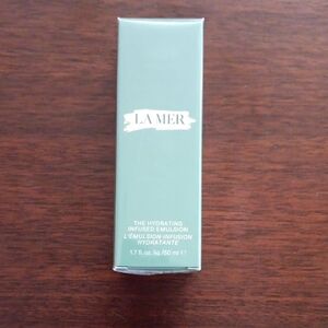 La Mer Hydrating Emulsion in Elegant Green